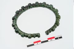 Foto von Bronzeknotenarmreif (NHMW-PRAE-024848)